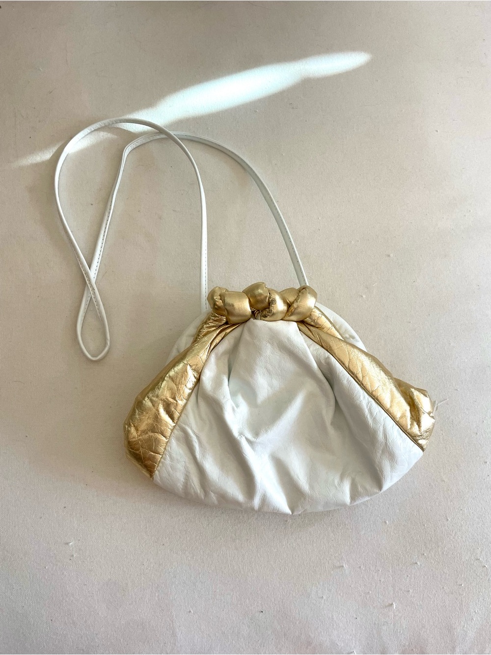 Vintage Park Ave International 80s leather White and Gold Knot-Top Shoulder Bag